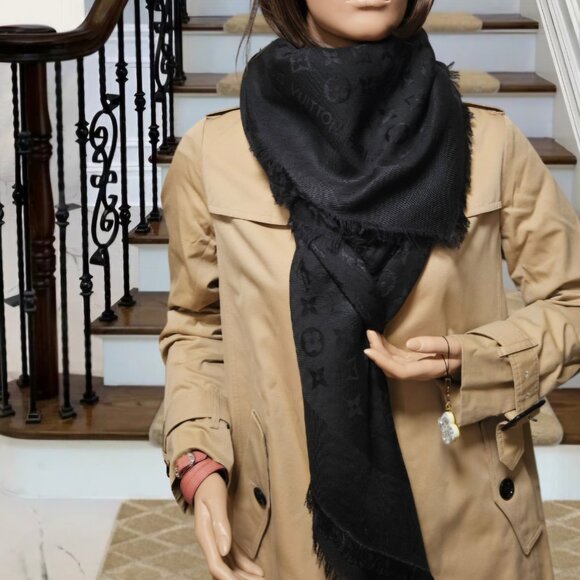 ❗SOLD❗ Monogram Classic Shawl - Picture 2 of 15